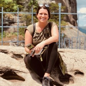 Meet your Posher, April